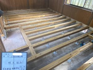 山小屋の改築工事着々と進んでいます
